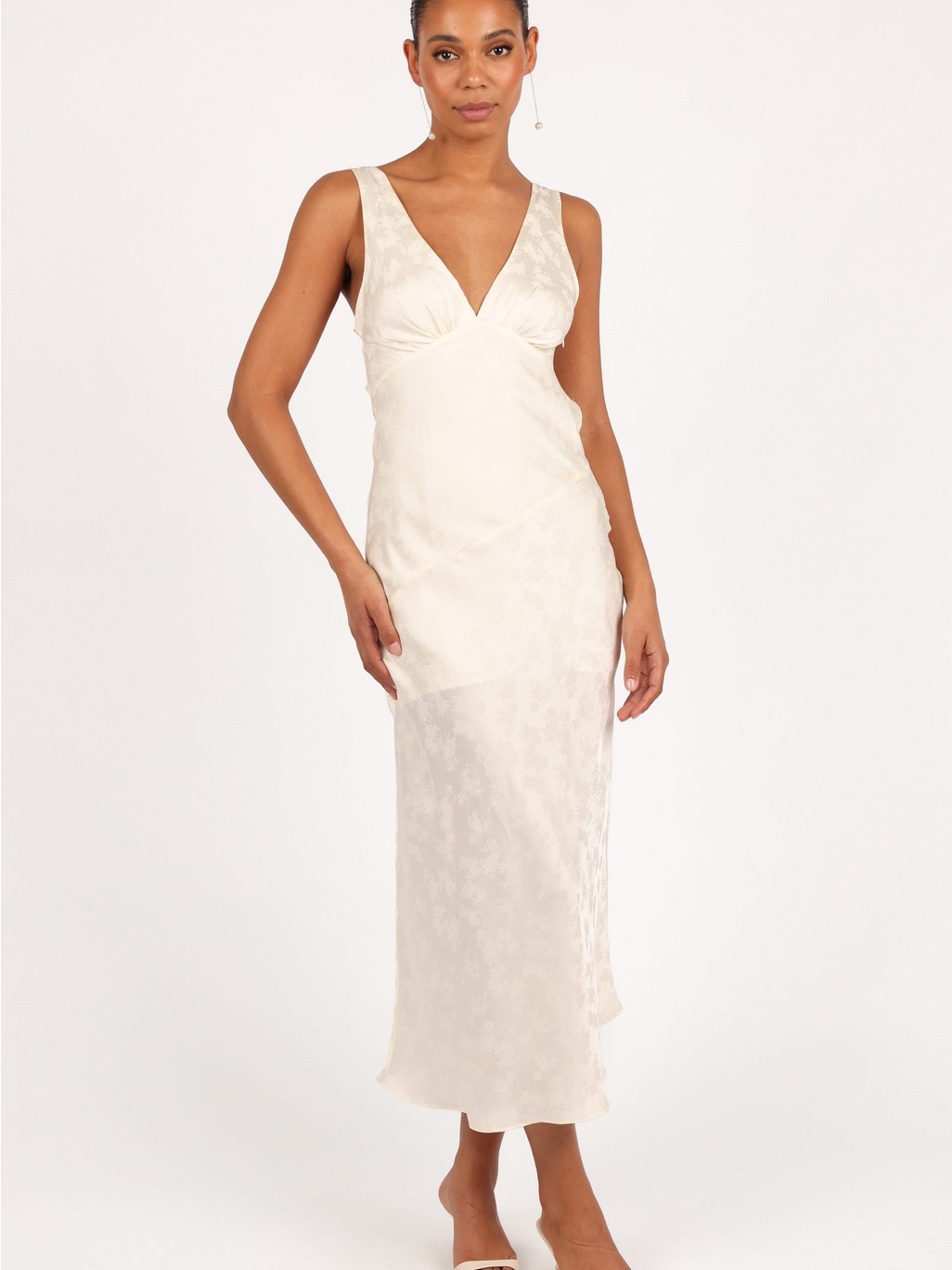 Nwt Petal & Pup Ivory Billie V-Neck Satin Maxi Dress Size Medium